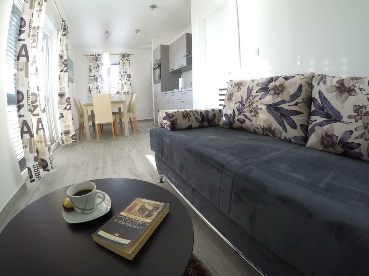 The Globetrotter'S Residence Kastel Novi Luaran gambar